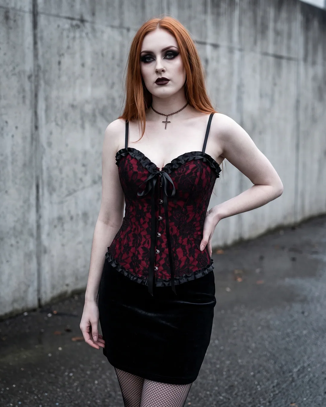 Corset encaje rojo y negro