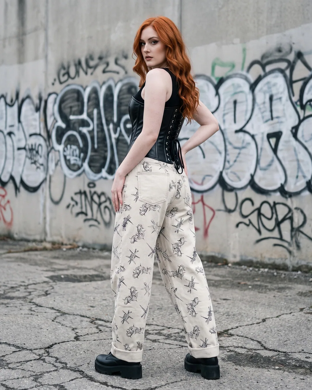 Pantalón baggy marfil alambres