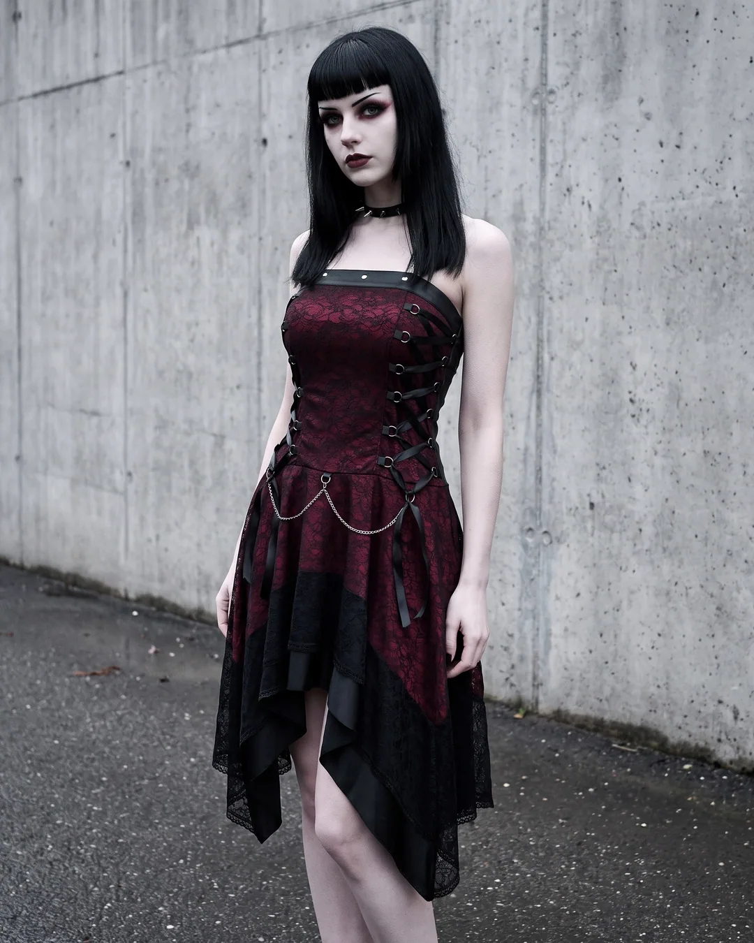 Vestido burdeos arnés de cuero