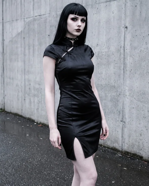 Vestido cheongsam mini negro satinado