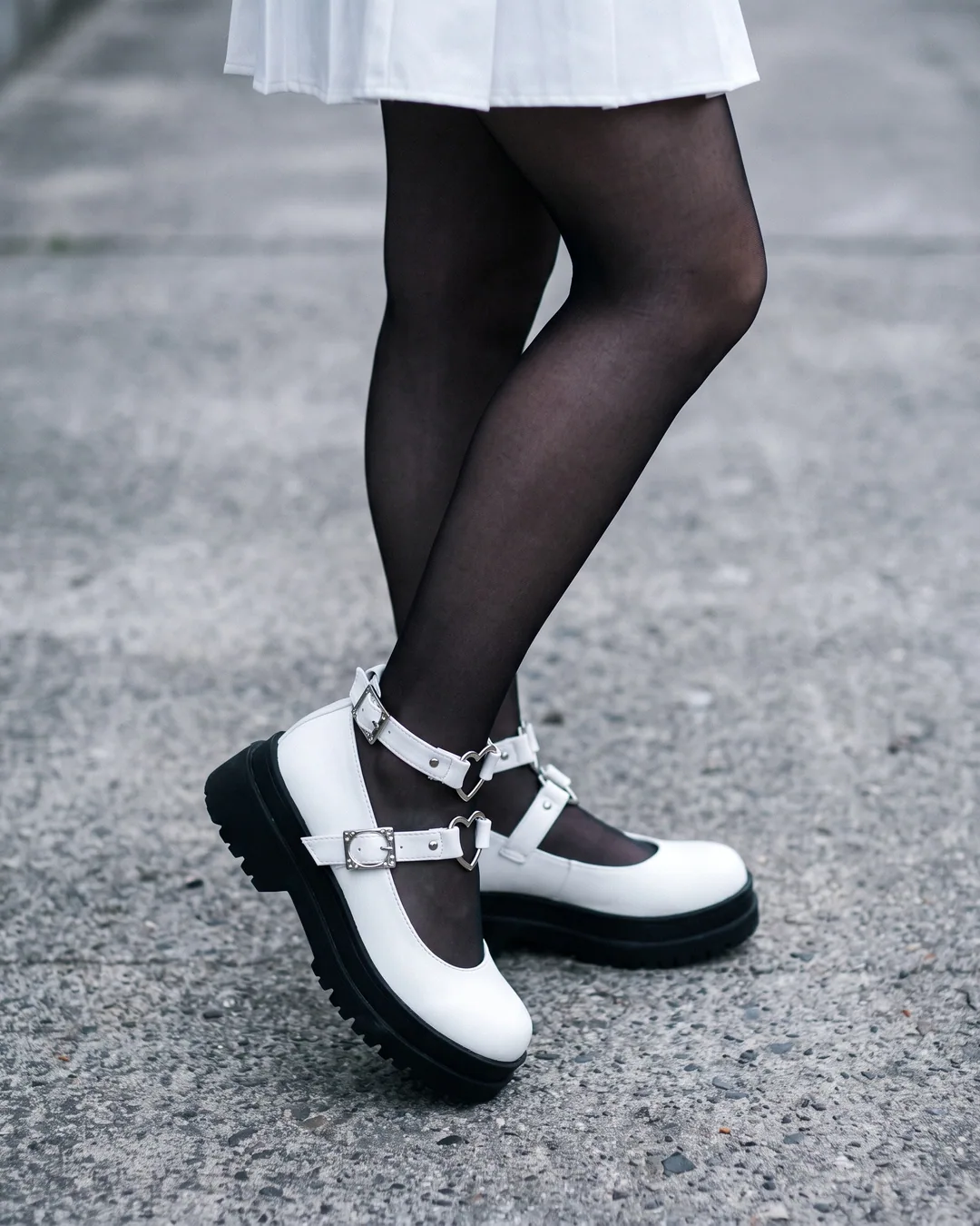 Zapatos Mary Jane blancos corazones